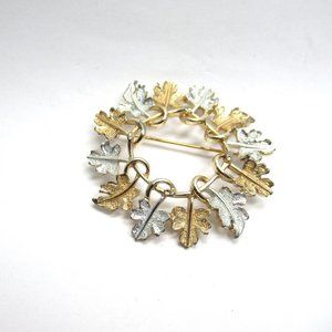 Vintage Sarah Coventry leaf circle brooch